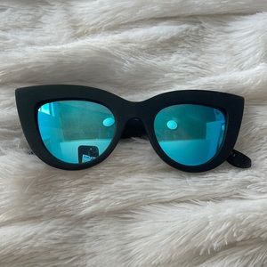 QUAY AUSTRALIA CAT EYE SUNGLASSES
